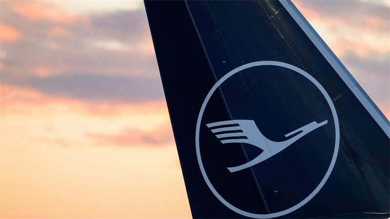 Das Flugzeug vom Typ Boeing 747-400 wird nach Lufthansa-Angaben derzeit untersucht. (Symbolbild)