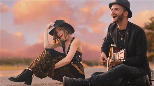Das Folk Duo Flagship Romance tritt am Samstag, 1. Februar, im Jacobson-Haus auf.