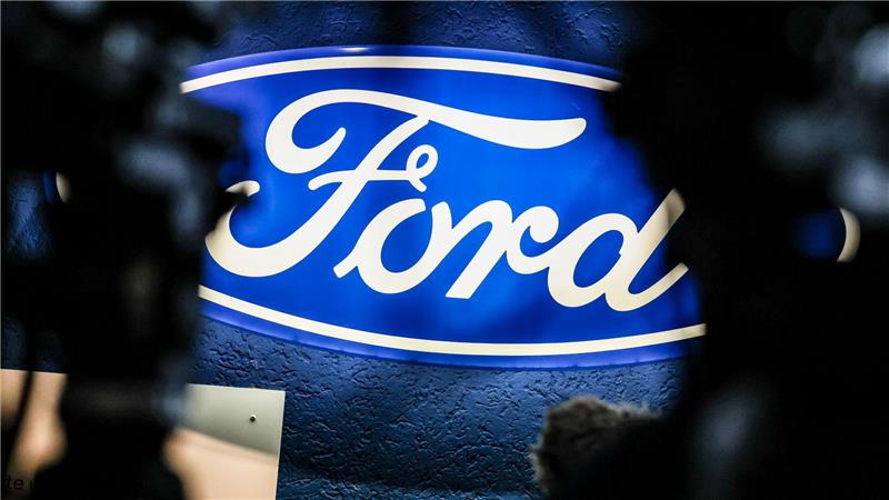 Warnstreiks bei Ford - IG Metall fordert Insolvenzschutz Das Ford-Logo im strahlenden Glanz - bleibt es auch in Zukunft wichtig in Köln?