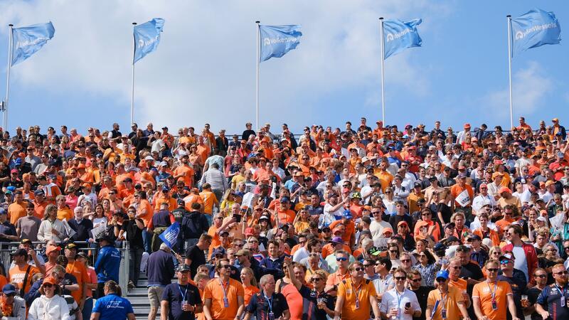 Verstappens Schadensbegrenzung: Norris erteilt Dünen-Lektion Das Formel-1-Rennen der Niederlande: ein Fan-Magnet in Orange.