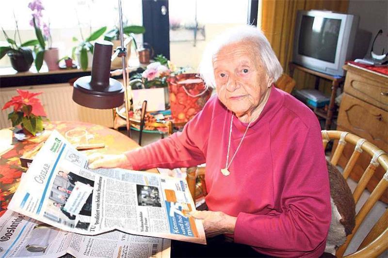 Das Foto zeigt Gertrud Henze kurz vor ihrem 110. Geburtstag, den sie noch feierte. Zum 112. lässt sie es ruhiger angehen, möchte keinen Trubel.  Archivfoto: Metge