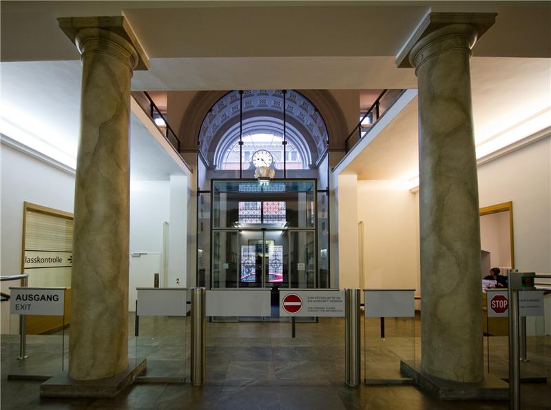 Acht Jahre Haft für die Vergewaltigung einer Zehnjährigen Das Foyer des Braunschweiger Landgerichts. Foto: dpa