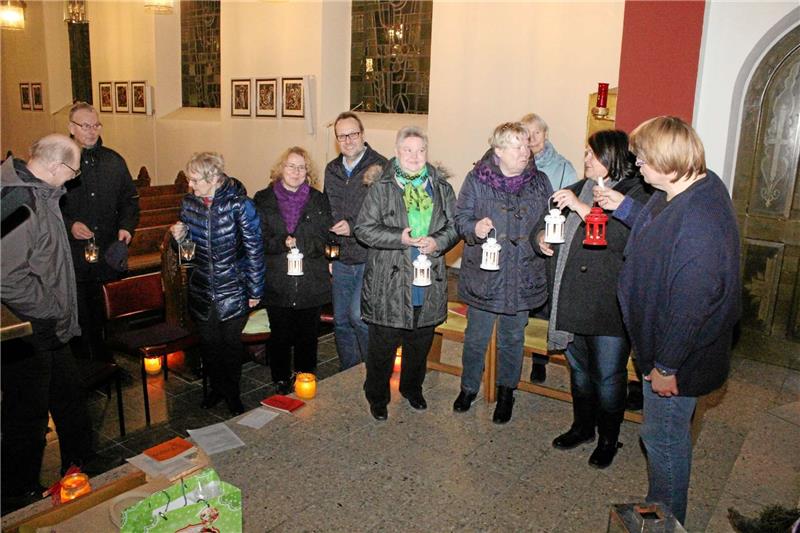 Das Friedenslicht gibt es für die Besucher der Taizé-Andacht. Die nächste Andacht findet am 20. Januar in der Lutherkirche statt.  Foto: Seltmann