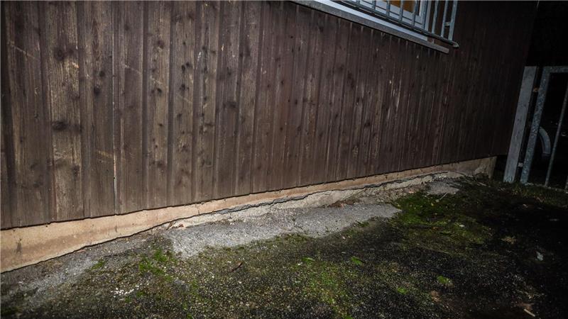 „Fass ohne Boden“: Verein kämpft um Neubau des Kabinentrakts Im Fundament sind schon Löcher zu sehen.