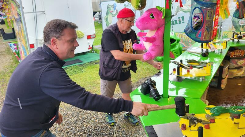 Spiel um den Thron: Der Goslarer Froschkönig ist gestürzt Das GZ-Duo Sebatian Sowa (l.) und Uwe Epping im Kampf um den Frosch-Thron.