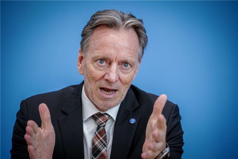 BKA-Präsident: Bedrohung aus dem linken Spektrum nimmt zu «Das Ganze zusammengenommen ist eine Zuspitzung der Bedrohungslage aus dem linken Spektrum»: BKA-Präsident Holger Münch.