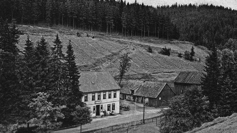 Geheimplan: Ausstellung zum 70. Umsiedlungstag in Schulenberg Das Gasthaus Tanneck, weit vor dem Talsperrenbau.