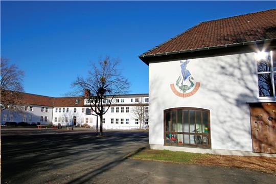 Das Gebäude am Georgenberg, in dem die Pestalozzi- und die Schillerschule untergebracht sind. Archivfoto: Epping