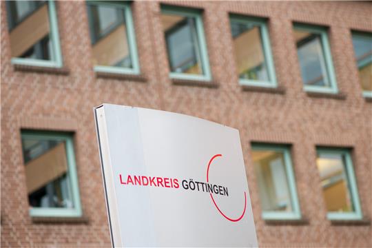 Das Gebäude des Landkreises Göttingen musste am Dienstagvormittag evakuiert werden. Foto: picture alliance / Swen Pförtner/dpa | Swen Pförtner