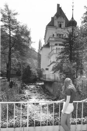 Das Gebäude von der Weißen Brücke aus betrachtet, hier eine Aufnahme aus dem Jahr 1971.