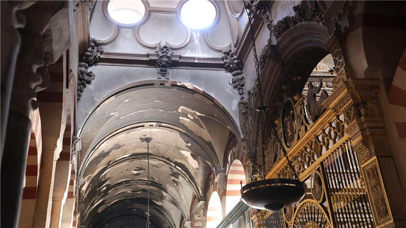 Flammen im Welterbe - Córdoba-Kathedrale entgeht Katastrophe Das Gebäude war schon wenige Stunden nach dem Feuer wieder für den Publikumsbesuch geöffnet.