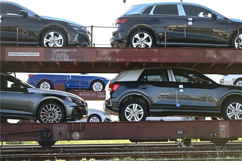 Ifo: Stimmung in Autoindustrie hellt sich auf Das Geschäftsklima in der deutschen Autoindustrie hat sich verbessert.