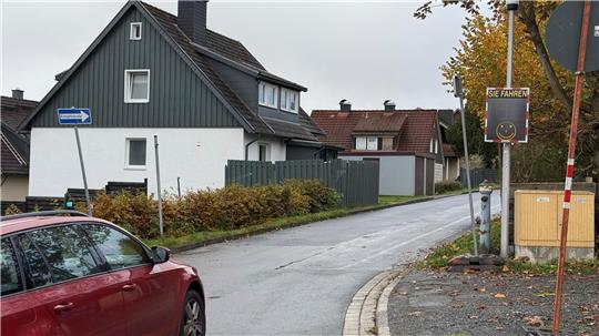 Das Geschwindigkeitsdisplay der Verkehrswacht Harz, Braunlage und Umgebung, steht derzeit in der Straße „Zu den Silberschächten“.