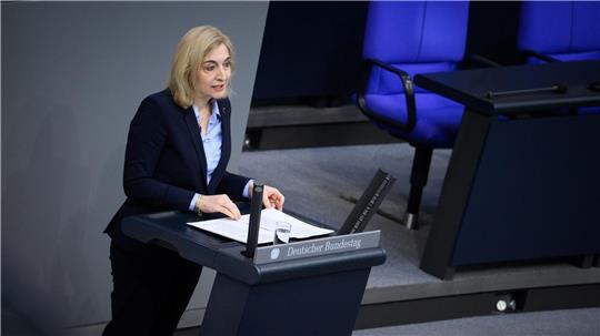 Das Gesetz von Gesundheitsministerin Nina Warken soll eine flexiblere Umsetzung vor Ort ermöglichen. 