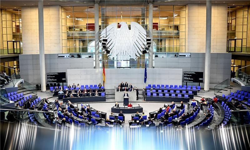 Bundestag beschließt besseren Schutz für Hinweisgeber Das Gesetz wurde im Bundestag mit den Stimmen der Ampel-Fraktionen SPD, Grüne und FDP verabschiedet.