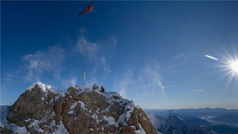 Das Gipfelkreuz der Zugspitze kehrt zurück