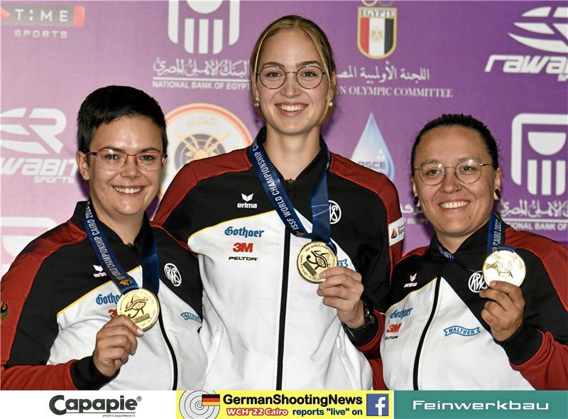 Kleinkaliber-Team: Jolyn Beer gewinnt zweites WM-Gold Das Gold-Trio von Kairo: Lisa Müller, Anna Janßen und die Lochtumerin Jolyn Beer (v. li.) gewinnen den Teamtitel im Dreistellungskampf mit dem Kleinkalibergewehr. Foto: GermanShootingNews