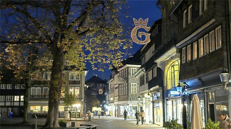 So langsam verwandelt sich Goslar in eine Adventsstadt Das Goslar-G verschönert die Altstadt.