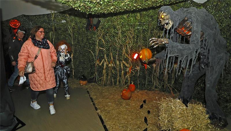 Das Grauen hat einen Namen: Schelloween zieht zahlreiche Familien an.