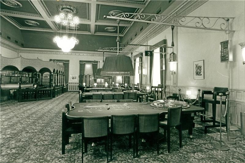 Das Große Spiel findet bis zum Jahr 2000 im Saal der Spielbank im Harzburger Hof statt. Eröffnet wurde das Casino am 26. April 1975. Fotos: Ahrens-Archiv