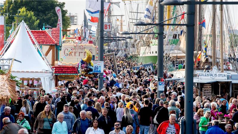 Windjammer-Treffen „Sail“ war fröhlich-friedliches Fest Das Großseglertreffen „Sail“ in Bremerhaven verlief fröhlich und friedlich.