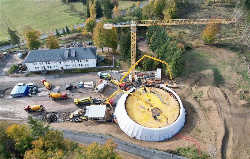 Das Handout zeigt die Baustelle des «Harzer Hexenreichs» im Ellricher Ortsteil Rothesütte.