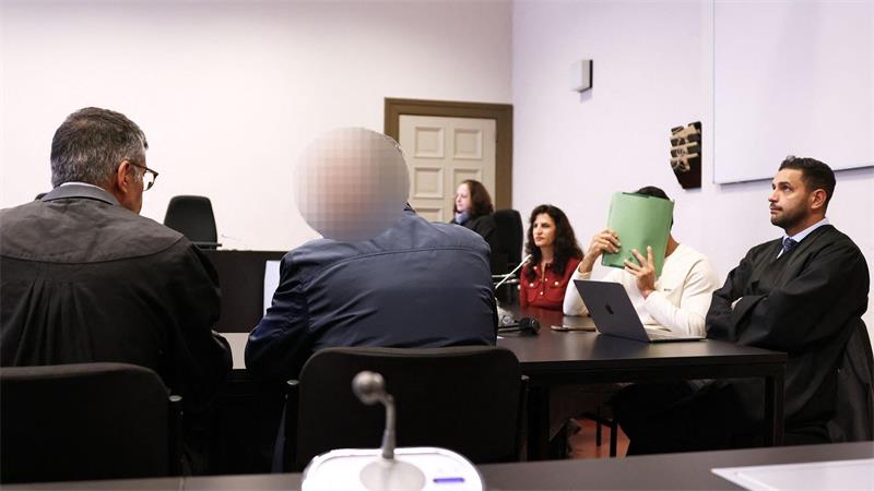Das Hanseatische Oberlandesgericht hat die beiden Angeklagten zu achteinhalb beziehungsweise viereinhalb Jahre Haft verurteilt.
