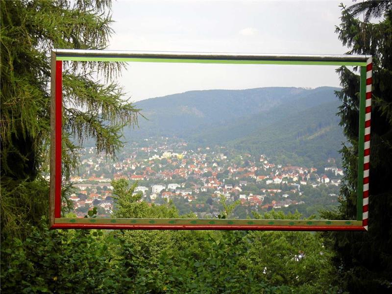 Das Harzburger Fenster, ein Aussichtspunkt unterhalb des Elfensteins bei Bad Harzburg, hat von der Forst einen Rahmen bekommen.