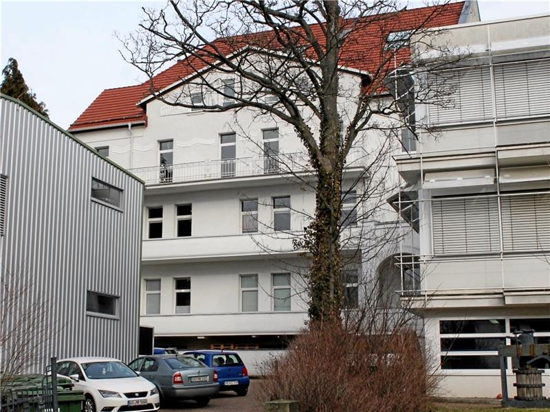 Das Hauptgebäude des Unternehmens verfügt über eine interessante Geschichte. Das einstige Hotel war nach 1945 ein Erholungsheim für KZ-Überlebende.