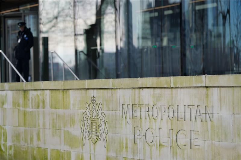 Scotland Yard übersieht womöglich Serienmörder Das Hauptquartier der Metropolitan Police in London: Wird hier die Polizeiarbeit schleifen gelassen?