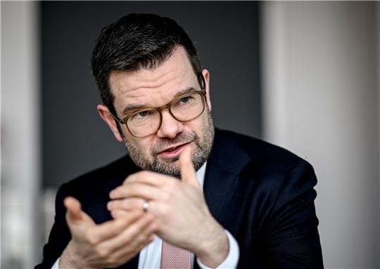 Das Hauptziel der damaligen Gesetzesänderung stellt Marco Buschmann nicht in Frage.