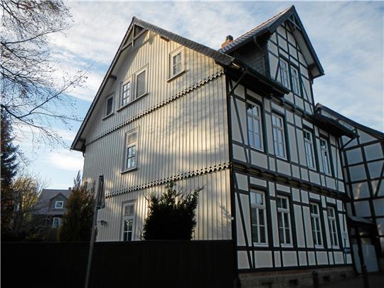 Das Haus an der Kornstraße: Die Fenster an der Ostseite müssten bei einer Sanierung nach außen öffnen.  Fotos: Privat