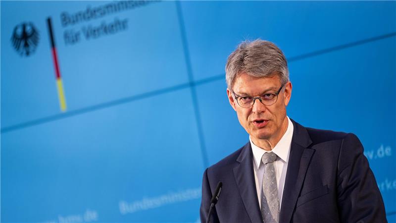 Bund lehnt Länder-Vorstoß für Boarding-Ausweiskontrolle ab Das Haus von Bundesverkehrsminister Patrick Schnieder (CDU) verweist auf den noch nicht abgeschlossenen Meinungsbildungsprozess innerhalb der Regierung. (Archivfoto)