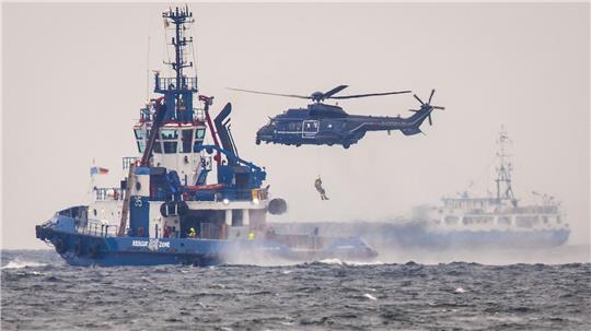 Das Havariekommando hat Versorgung und Rettung verletzter Passagiere eines Kreuzfahrtschiffes trainiert.