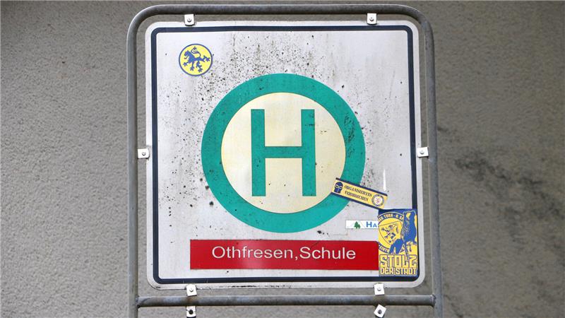 Kostenloses Busticket: Wohnt Heimeröder Kind zu nah an der Schule? Das Heimeröder Kind, dem die Fahrkarte zunächst versagt worden war, weil die Entfernung zur Grundschule weniger als zwei Kilometer betragen sollte, bekommt nun doch ein Ticket fürs ganze Schuljahr und kann mit den anderen Heimeröder Kindern in Othfresen aus dem Bus aussteigen.