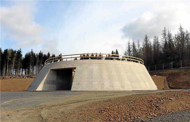 „Hexenbesen“: Dritter Harzer Aussichtsturm wächst heran Das „Hexenreich“ in Rothesütte soll ein Erlebniszentrum werden. Auffälligstes Element wird der „Harzer Hexenbesen“, ein 70 Meter hoher Aussichtsturm, der die Aussichtstürme an der Rappbodetalsperre und in Torfhaus überragen wird. Foto: Landkreis