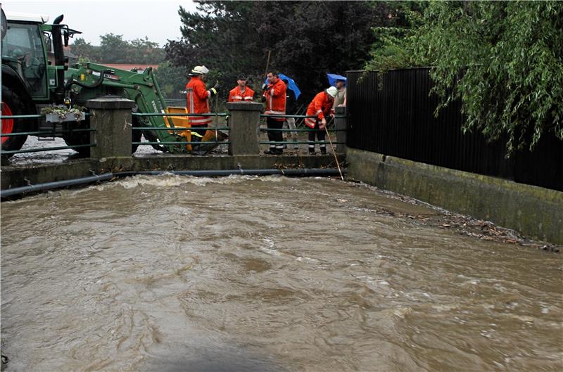 Das Hochwasser am 30. Juli 2017, bei dem die Schamlah über die Ufer tritt, richtet große Schäden in Lochtum an. Foto: Hohaus