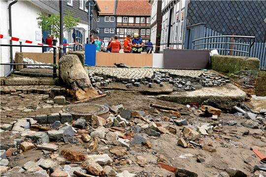 Das Hochwasser im Juli 2017 hinterlässt eine Spur der Verwüstung in der Altstadt. Umweltverbände und Anwohner kritisieren, dass Schutzmaßnahmen trotzdem nur schleppend umgesetzt werden. Archivfoto: Epping