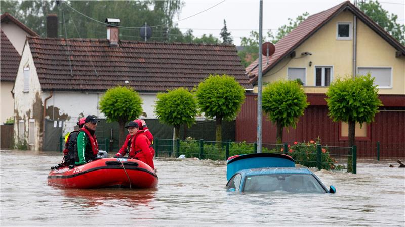 Natur richtet Milliardenschäden an - besonders im Süden Das Hochwasser richtete sowohl Schäden an, die von der Sachversicherungen gedeckt waren, als auch solche, die in den Kfz-Bereich fallen. (Archivbild)