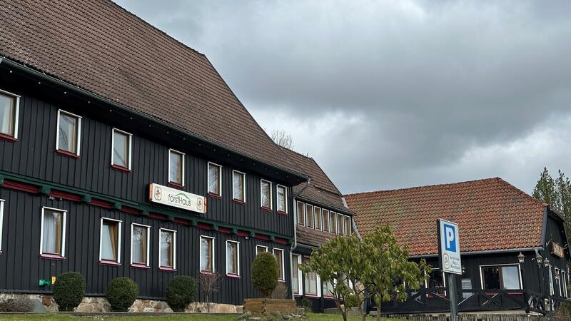 Das Hotel „Altes Forsthaus“ geht neue Wege, um gegen den Fachkräftemangel vorzugehen und hat jetzt sogar einen Koch aus Mexiko eingestellt.