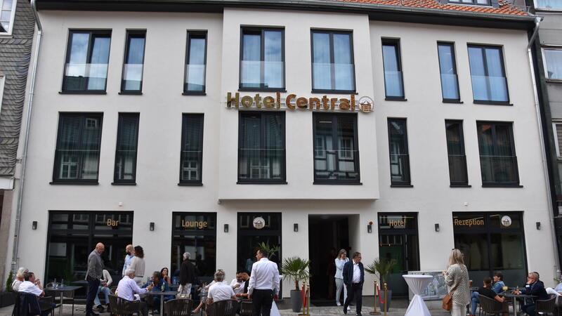 Neues Hotel eröffnet in der Goslarer Altstadt Das Hotel „Central“ in der Petersilienstraße mit Restaurant im Erdgeschoss ist ab sofort geöffnet.