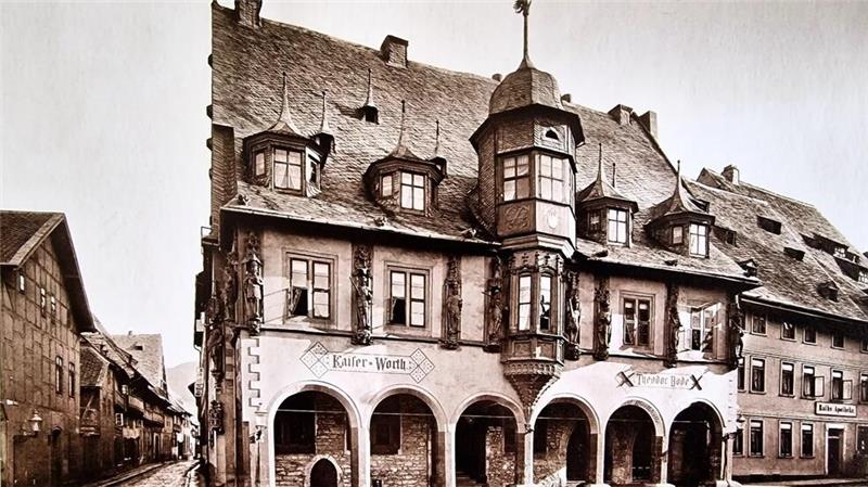 Tessner kauft Goslarer Traditionshotels: Glücksfall für die Stadt Das Hotel „Kaiserworth“ um 1900, damals noch ohne roten Farbanstrich.