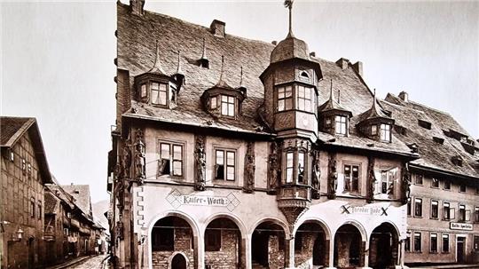 Das Hotel „Kaiserworth“ um 1900, damals noch ohne roten Farbanstrich.