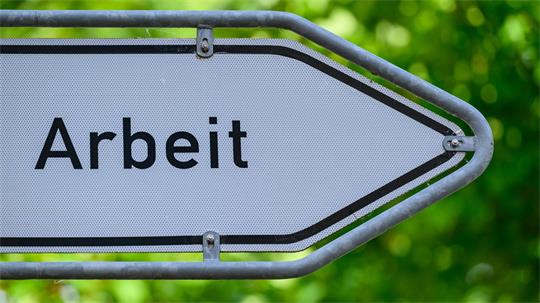 Das Ifo erwartet eine leichte Stabilisierung am Arbeitsmarkt. (Symbolbild)