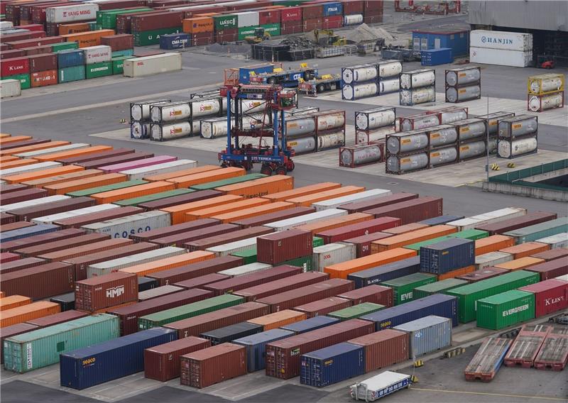 Prognose: Deutsche Wirtschaft schrumpft 2024 um 0,5 Prozent Das Institut der deutschen Wirtschaft rechnet im kommenden Jahr mit einem Rückgang des BIP.