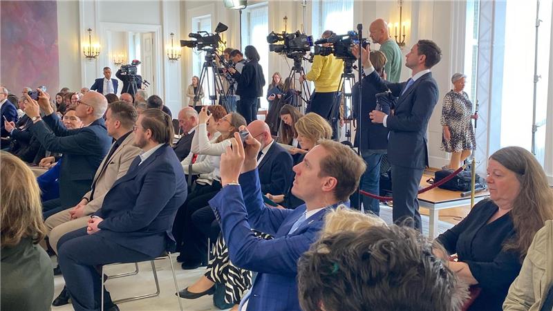 Das Interesse an dem Empfang des Bundespräsidenten im Schloss Bellevue ist groß.