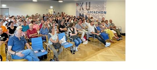 Das Interesse ist groß: Der Raum Arcachon im Goslarer Kulturmarktplatzes stößt an seine Grenzen. Foto: Heine