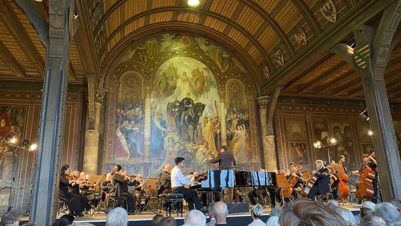 Kaiserpfalzkonzert am 15. September ist die Krönung Das Kaiserpfalzkonzert mit Orchesterbegleitung ist jedes Jahr der Höhepunkt der Goslarer Klaviertage.