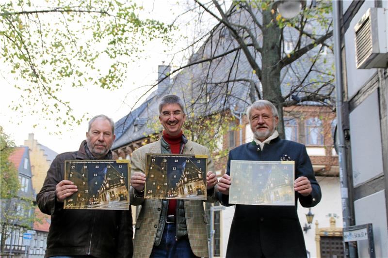 Das Kalender-Team des Lions-Clubs: Hartmut Prüssner (von links), Michael Maier und Bernd Bremer.  Foto: Hartmann