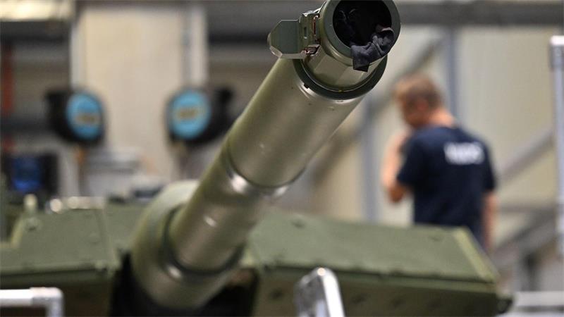 Das Kanonenrohr eines Leopard-Panzers von KNDS. 